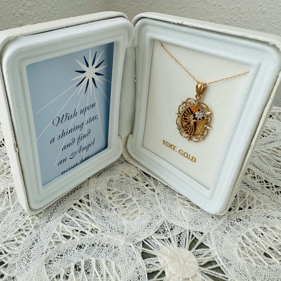 10K Yellow Gold Michael
Anthony Guardian Angel
Necklace Pendant New - Picture 1 of 6